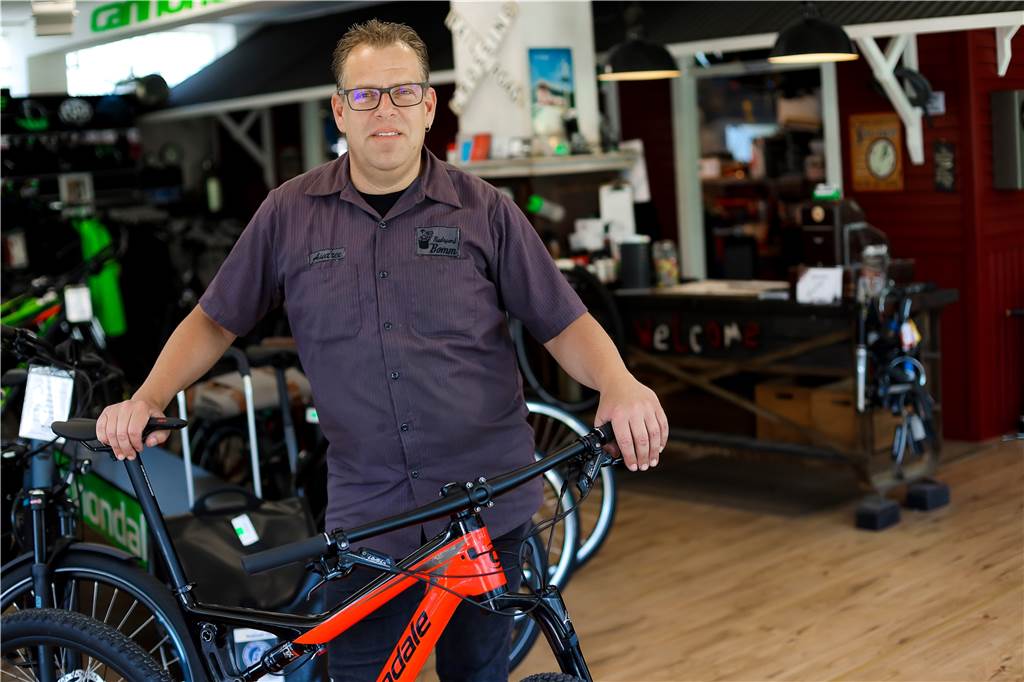 Dorstener Fahrradhändler warten teilweise zwei Jahre auf neue Teile Andree Lehmbruck muss wohl noch lange auf neue Ketten warten.