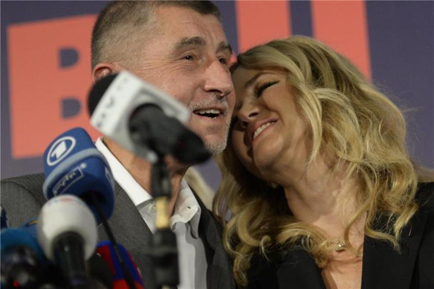 Andrej Babis: Milliardär, der sich Respekt verschaffen will Andrej Babis und seine Ehefrau Monika Babis nach dem Wahlsieg. Foto: Kateøina ŠUlová