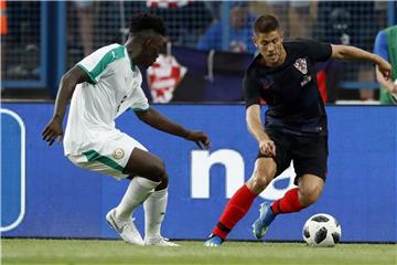 Andrej Kramaric (r) bot im ersten WM-Spiel der Kroaten eine gute Leistung. Foto: Darko Bandic/AP