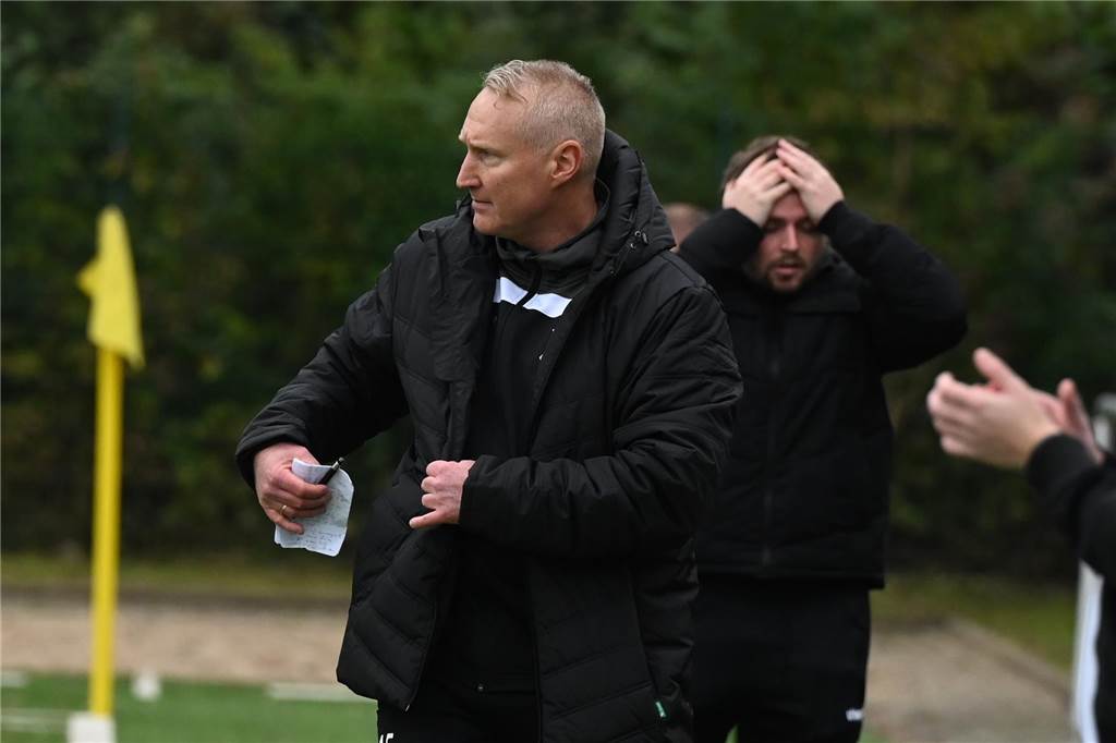 TIU Rünthe siegt wieder in der Nachspielzeit: SV Frömern gibt frühe Führung aus der Hand Andy Feiler (l.) sah eine verdiente Auswärtsniederlage seines SV Frömern.