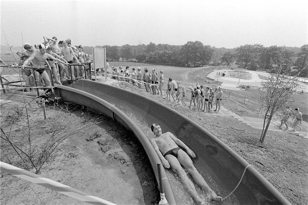 Anfang der 80er Jahre wurde das Freibad am Cappenberger See neu eröffnet. Die Besucher strömten während der Sommermonate in das Bad, um sic zu erfrischen und auf den großen Liegewiesen zu sonnen.