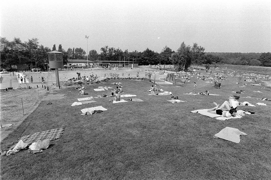 Anfang der 80er Jahre wurde das Freibad am Cappenberger See neu eröffnet. Die Besucher strömten während der Sommermonate in das Bad, um sic zu erfrischen und auf den großen Liegewiesen zu sonnen.