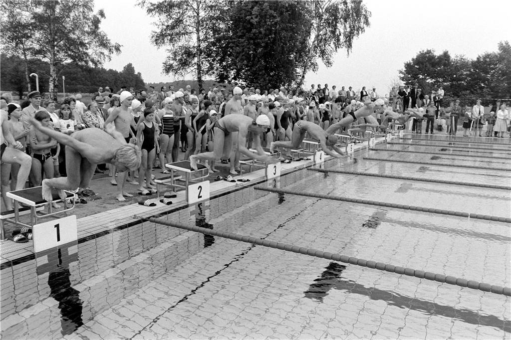 Anfang der 80er Jahre wurde das Freibad am Cappenberger See neu eröffnet. Die Besucher strömten während der Sommermonate in das Bad, um sic zu erfrischen und auf den großen Liegewiesen zu sonnen.