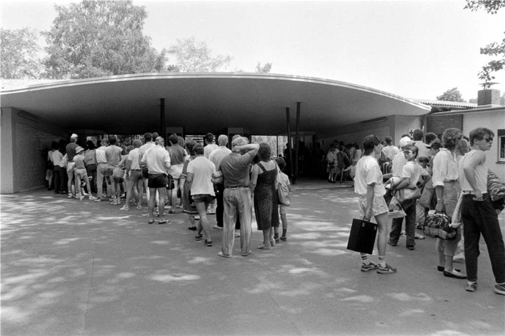 Anfang der 80er Jahre wurde das Freibad am Cappenberger See neu eröffnet. Die Besucher strömten während der Sommermonate in das Bad, um sic zu erfrischen und auf den großen Liegewiesen zu sonnen.
