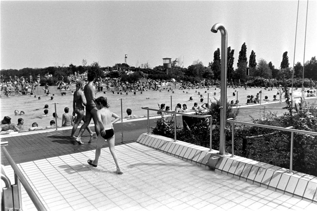 Anfang der 80er Jahre wurde das Freibad am Cappenberger See neu eröffnet. Die Besucher strömten während der Sommermonate in das Bad, um sic zu erfrischen und auf den großen Liegewiesen zu sonnen.