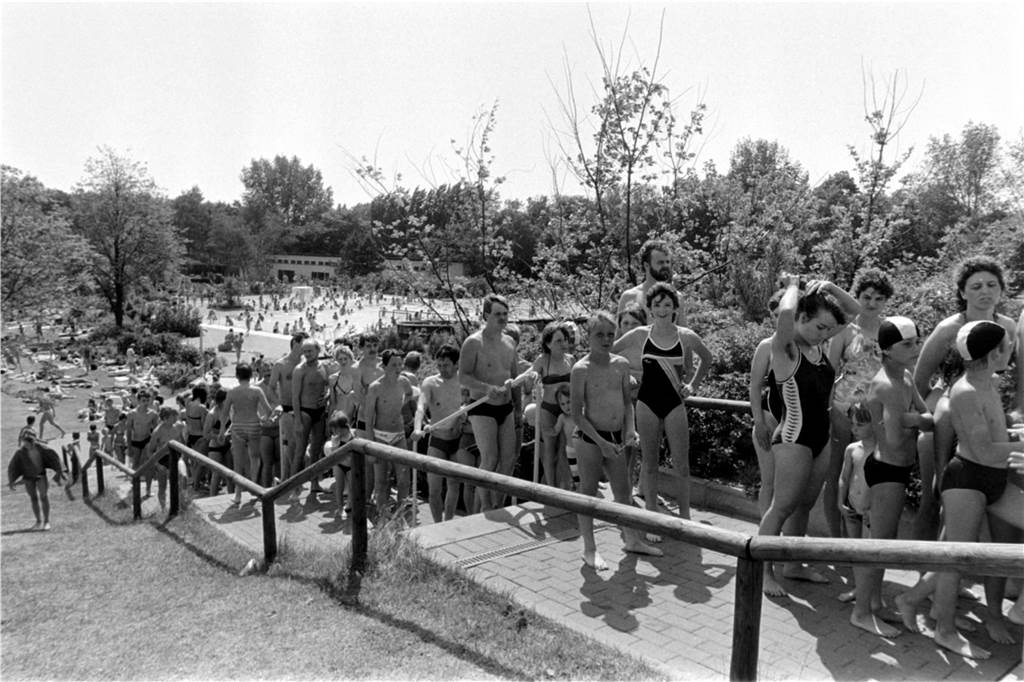 Anfang der 80er Jahre wurde das Freibad am Cappenberger See neu eröffnet. Die Besucher strömten während der Sommermonate in das Bad, um sic zu erfrischen und auf den großen Liegewiesen zu sonnen.