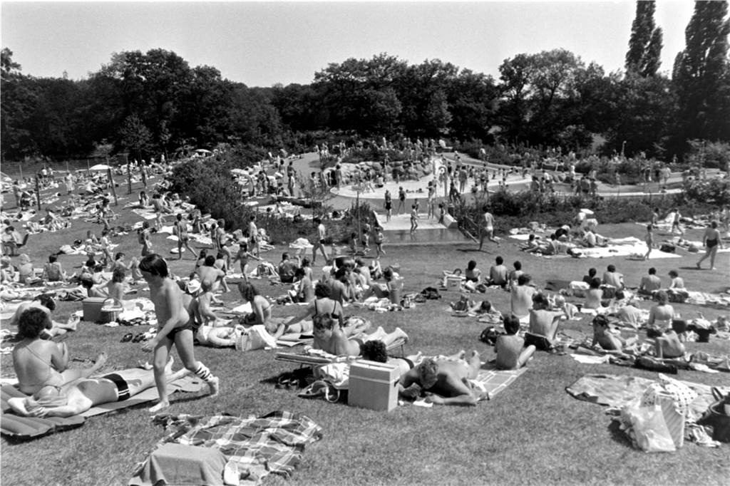 Anfang der 80er Jahre wurde das Freibad am Cappenberger See neu eröffnet. Die Besucher strömten während der Sommermonate in das Bad, um sic zu erfrischen und auf den großen Liegewiesen zu sonnen.