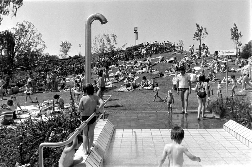 Anfang der 80er Jahre wurde das Freibad am Cappenberger See neu eröffnet. Die Besucher strömten während der Sommermonate in das Bad, um sic zu erfrischen und auf den großen Liegewiesen zu sonnen.