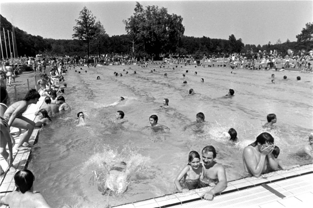 Anfang der 80er Jahre wurde das Freibad am Cappenberger See neu eröffnet. Die Besucher strömten während der Sommermonate in das Bad, um sic zu erfrischen und auf den großen Liegewiesen zu sonnen.