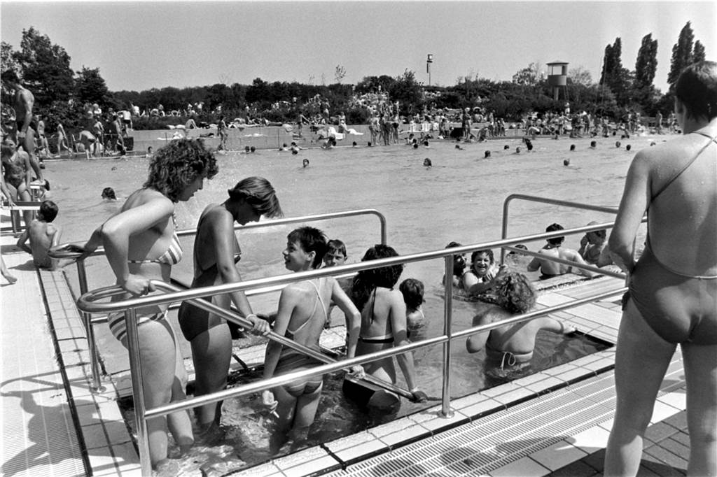 Anfang der 80er Jahre wurde das Freibad am Cappenberger See neu eröffnet. Die Besucher strömten während der Sommermonate in das Bad, um sic zu erfrischen und auf den großen Liegewiesen zu sonnen.