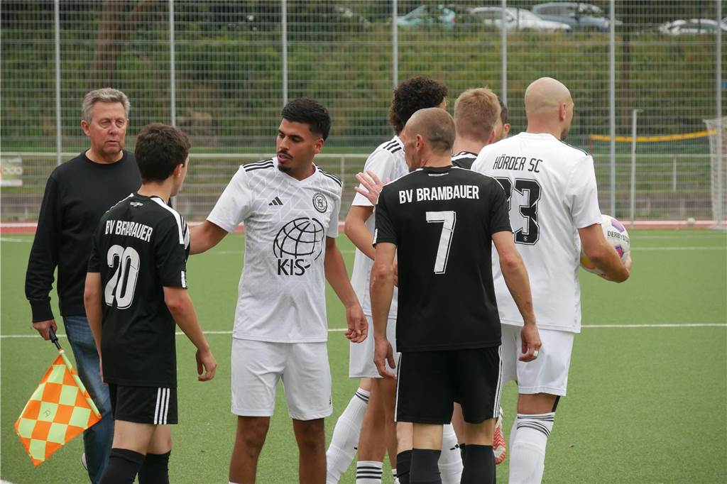 BV Brambauer verspielt Führung gegen den Hörder SC Rudelbildung der Spieler vom BV Brambauer und Hörder SC.