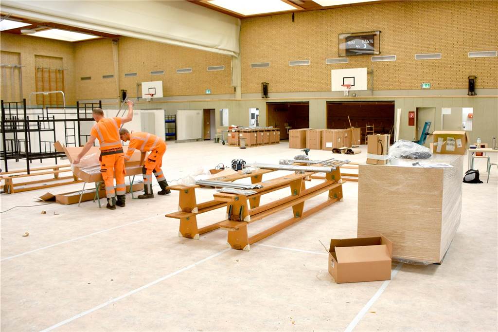 Vereine verlieren 20 Prozent Jugendliche: Mitgliederschwund hat zwei Gründe Anfang Oktober wurde in der Sporthalle im Vestert eine Notunterkunft für Flüchtlinge aufgebaut, weil es schlicht nicht genug regulären Wohnraum in der Stadt gibt. Für die sportlichen Angebote ist das dennoch ein Problem. Auch darauf führt der VfL Ahaus beispielsweise einen Teil des Mitgliederrückgangs zurück.