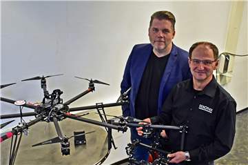 Angefangen hat alles mit Drohnen. Gary Hilgemann (l.) und Peter Simon bauten zunächst schlaue Kamerasysteme. Heute machen sie ihr Geld mit einem superschnellen Minicomputer.