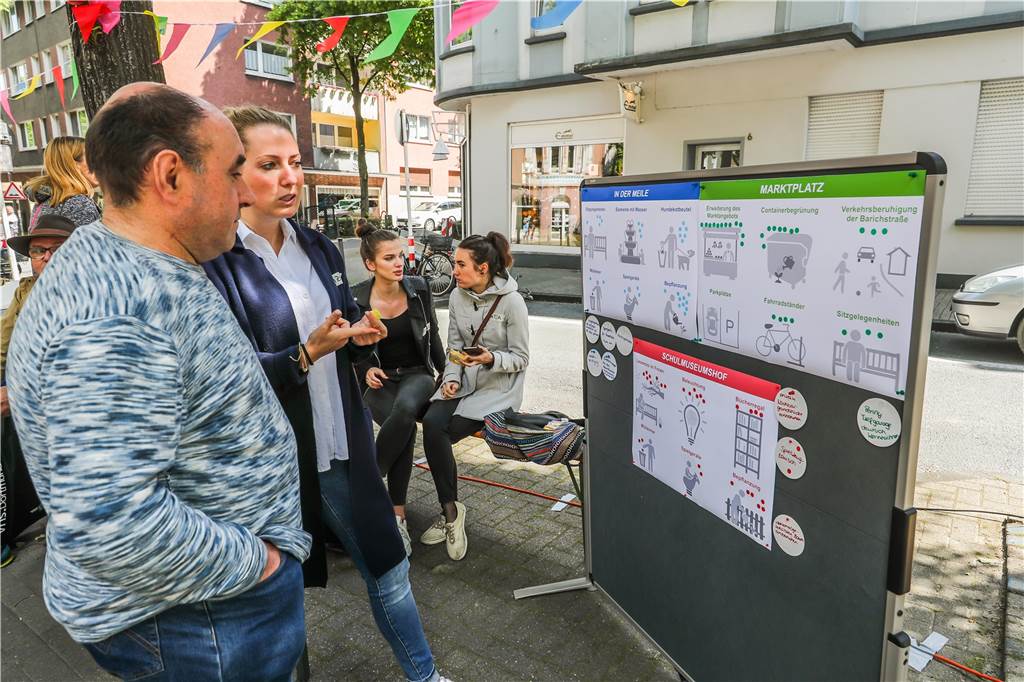 Mix aus vielen Informationen und entspannender Unterhaltung beim Fest „Unter den Linden“ Angehende Raumplanerinnen der Technischen Universität Dortmund stellten den Besuchern Ideen für ein schöneres Marten vor.