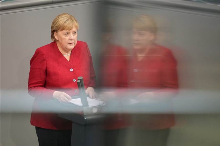 Regierungserklärung: Merkel für Verhandlungen mit Taliban Angela Merkel bei ihrer Regierungserklärung zur Lage in Afghanistan.