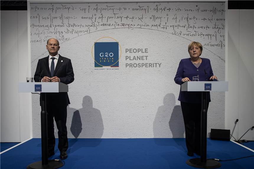 Klimaschutz: G20-Treffen ist ein „Gipfel der verpassten Chancen" Angela Merkel (CDU), geschäftsführende Bundeskanzlerin, hat Olaf Scholz (SPD), Bundesfinanzminister und Kanzlerkandidat, beim Weltgipfel den Regierungschefs der G20-Länder vorgestellt.