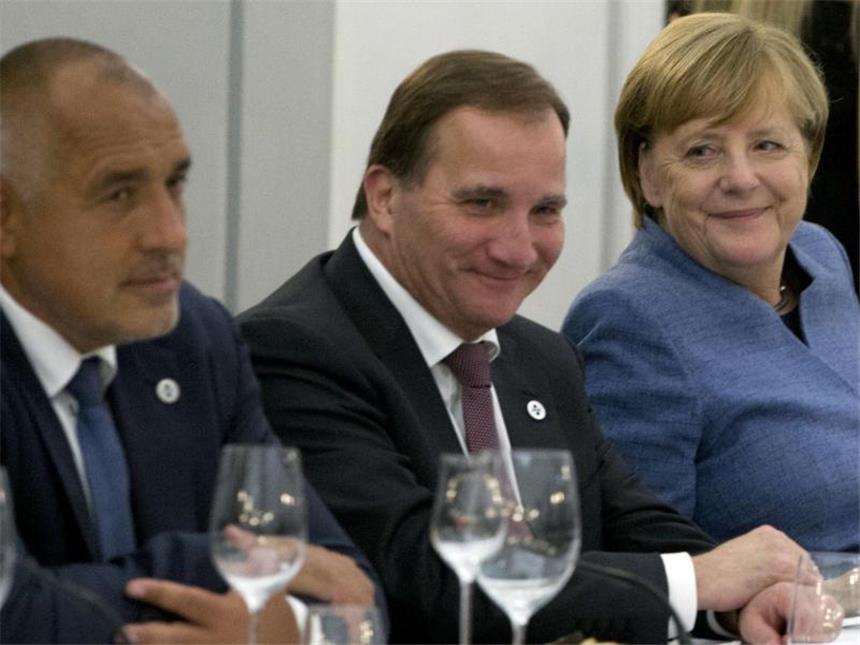 Merkel will "Europa auf neue Füße stellen" - Lob für Macron Angela Merkel, der schwedische Ministerpräsident Stefan Löfven (M.) und der bulgarische Regierungschef Bojko Borissow während eines Dinners im Vorfeld des EU-Digitalgipfels. Foto: Virginia Mayo