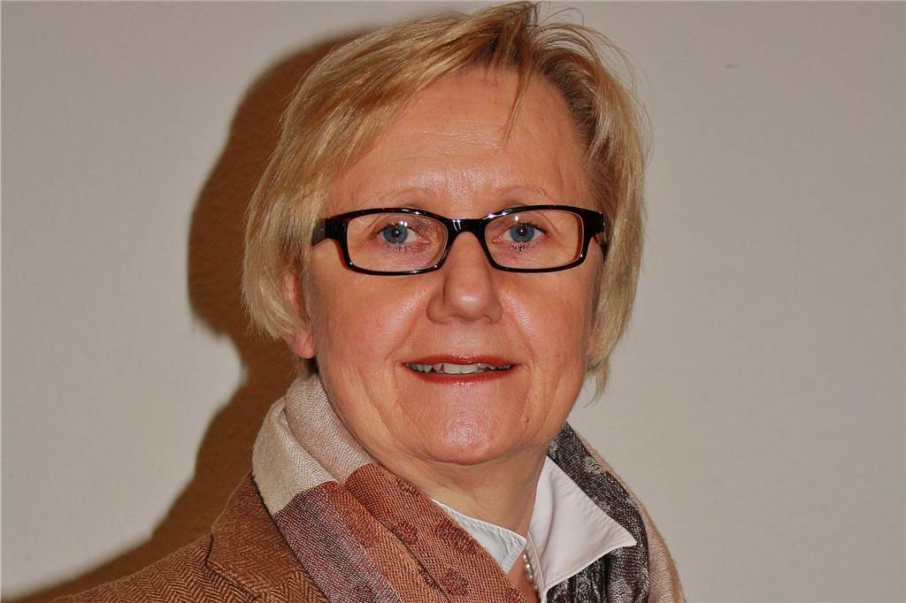 „Handfest“ sucht Ehrenamtliche für Gespräche mit Senioren am Telefon Angelika Litmeier, Leiterin der Freiwilligen-Agentur Handfest, kann noch nicht abschätzen, wie groß die Nachfrage für das Angebot sein wird.