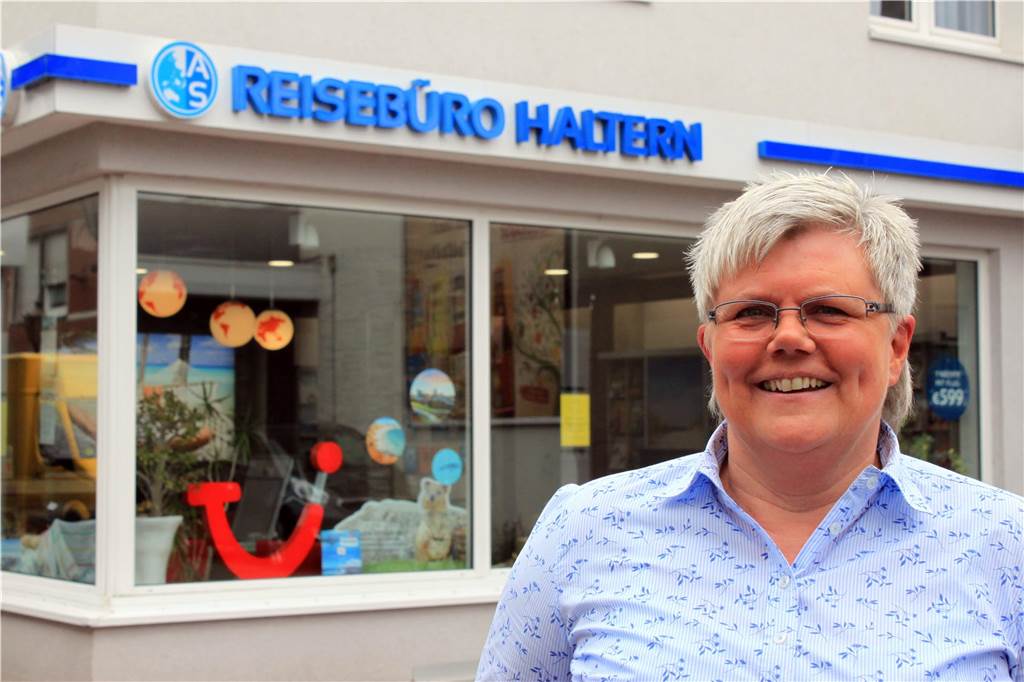 Leerstände innerhalb eines Jahres gefüllt: Gantepoth ist wiederbelebt Angelika Schmäing vom Reisebüro Haltern ist glücklich über die ansprechenden, neuen Geschäfte in direkter Nachbarschaft zum Reisebüro.