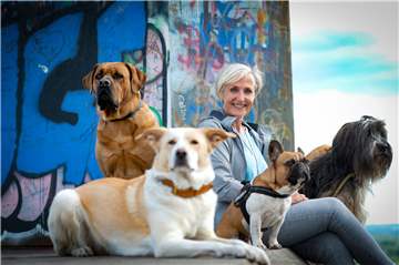 Angelika Steiner gibt in ihrer Videoreihe Ratschläge für eine entspannte Beziehung zwischen Mensch und Hund.