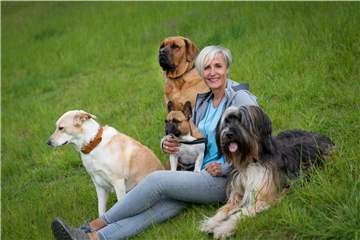 Angelika Steiner ist eine erfahrene Hundetrainerin.