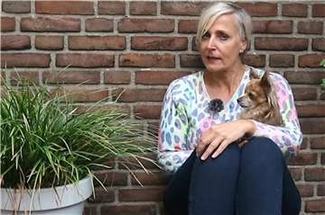 Angelika Steiner ist unsere Expertin für Mensch und Hund.