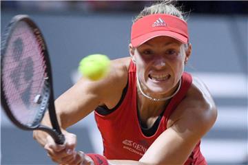 Angelique Kerber muss sich im Achtelfinale von Paris gegen die Französin Caroline Garcia behaupten. Foto: Marijan Murat