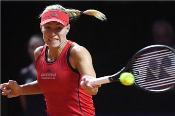 Angelique Kerber setzt sich mit einem klaren Zweisatzsieg gegen Petra Kvitova durch. Foto: Marijan Murat