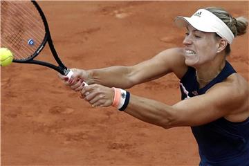 Angelique Kerber unterliegt Simona Halep im Viertelfinale der French Open. Foto: Alessandra Tarantifno