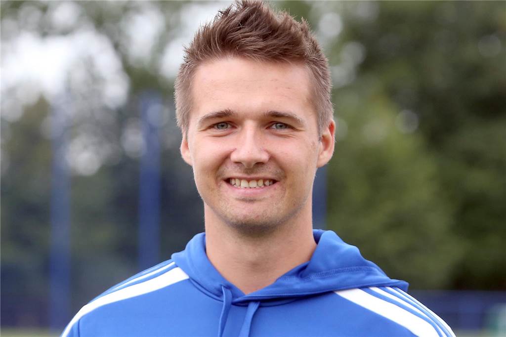 „Massenschlägerei“ Angelo Podeschwa trainiert die A2-Junioren des TSC Eintracht Dortmund.