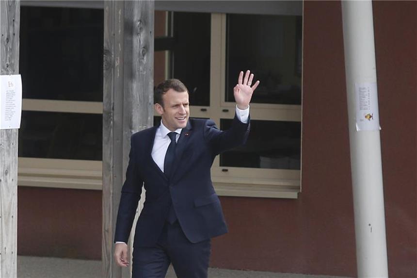Macron bleibt gegenüber streikenden Eisenbahnern hart Angesichts der Streikwelle in Frankreich steigt Staatspräsident Emmanuel Macron nun selbst in den Ring. Foto: Thibailt Camus/AP