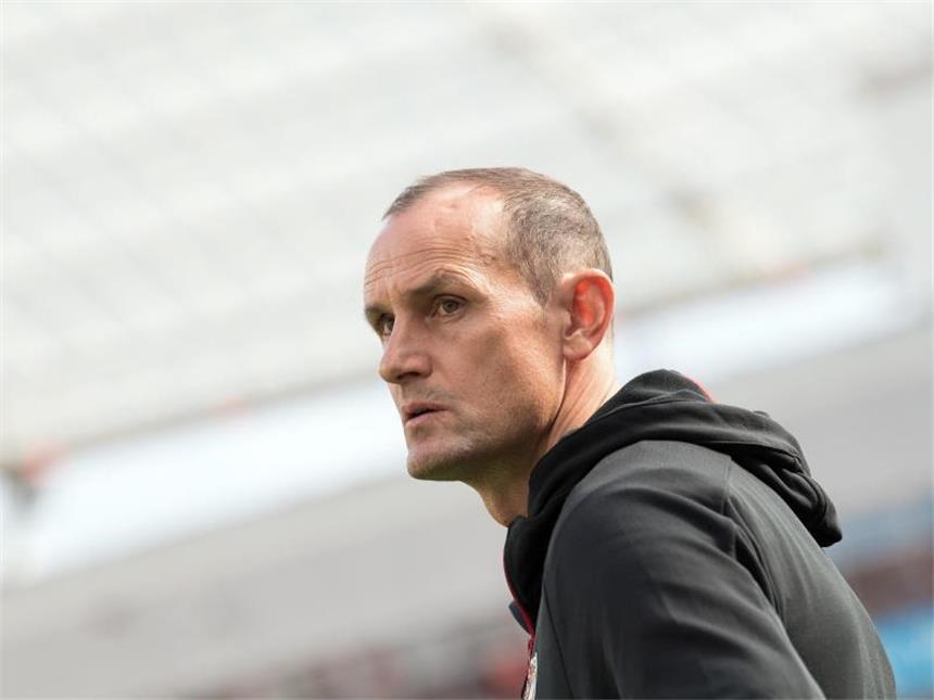 Herrlich: "Unwürdige Situation" um Neuzugang Alario Angfressen: Bayer-Coach Heiko Herrlich. Foto: Federico Gambarini
