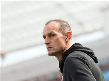 Angfressen: Bayer-Coach Heiko Herrlich. Foto: Federico Gambarini
