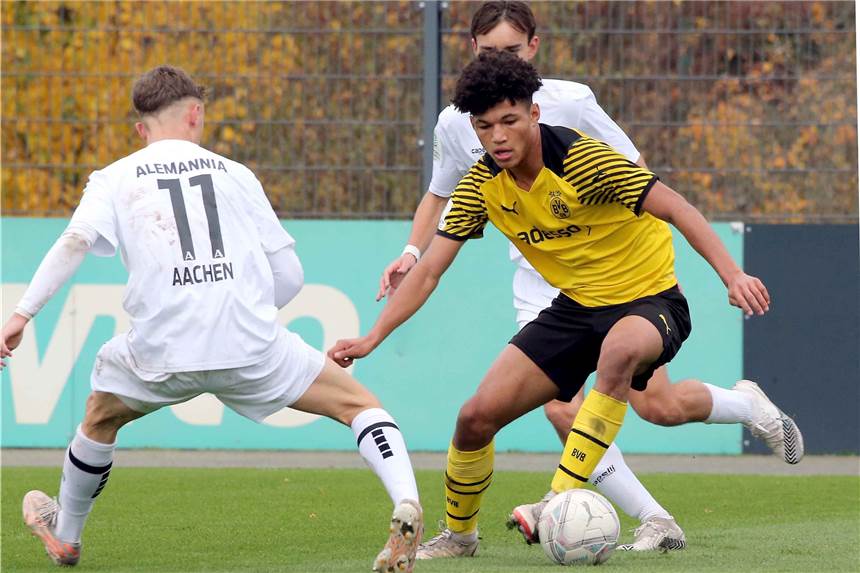 BVB-U17 feiert ein Torfestival - U19 tut sich schwer Angreifer Paris Brunner steuerte zwei Treffer zum Kantersieg der BVB-U17 gegen Aachen bei.