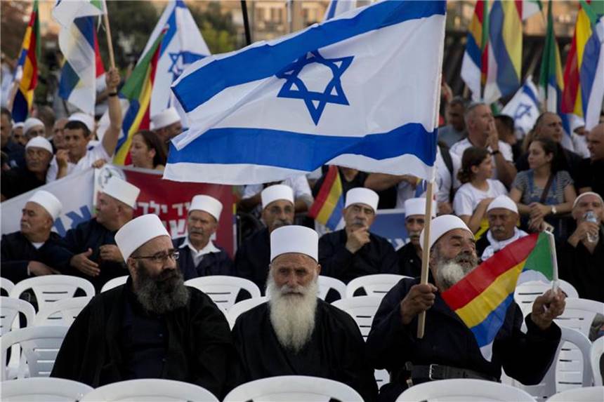 „Bürger zweiter Klasse“: Zehntausende protestieren in Israel Anhänger der Religionsgemeinschaft der Drusen nehmen an der Demonstration gegen das „Nationalitätsgesetz“ teil. Foto: Sebastian Scheiner/AP