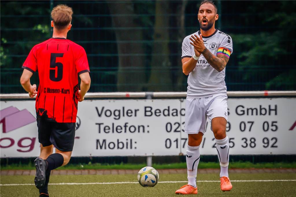Santiliano Braja spricht – Wickedes Kapitän Anil Konya kontert: „Nicht realitätsnah“ Anil Konya kann den kurzfristigen Wechsel Brajas nur bedingt verstehen.