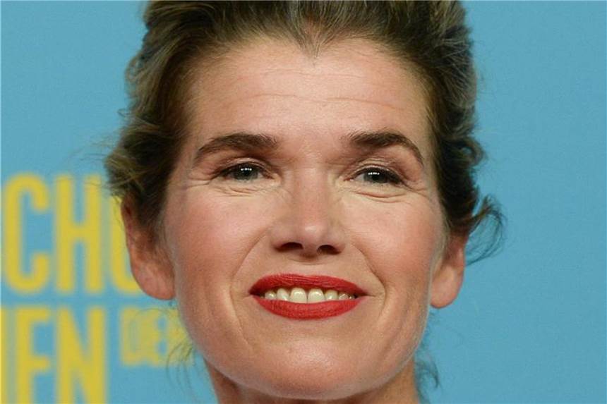 Anke Engelke ging gerne zur Schule Anke Engelke bei der Deutschlandpremiere des Films "Das schönste Mädchen der Welt" in Berlin. Foto: Jens Kalaene