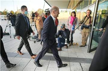 Ankunft: SPD-Kanzlerkandidat Olaf Scholz trifft zu den Sondierungsgesprächen in Berlin ein.