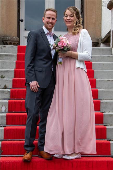 Ann-Kristin (geb. Sibbe) und Michael Seegert geben sich das Ja-Wort Ann-Kristin (geborene Sibbe) und Michael Seegert planen noch eine kirchliche Trauung im Sommer 2024.