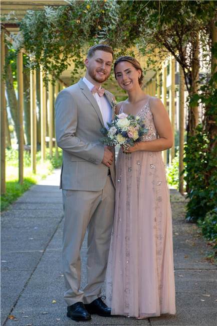 Anna Engelbrecht und Max Vierhaus heiraten nach Antrag in Augsburg Anna (geborene Engelbrecht) und Max Vierhaus wollen die Flitterwochen im warmen Bali verbringen.