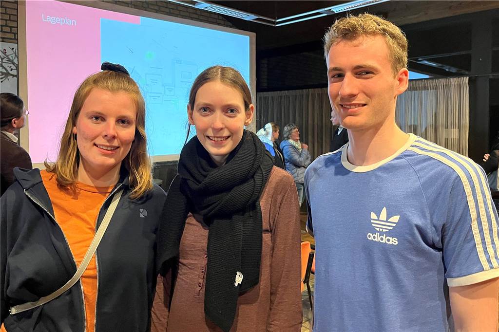 Kirchenabriss in St. Laurentius: Pfarrei baut einen neuen Zukunftsort Vertreter der Jugendgruppe: Anna-Kathrin Balke, Jacqueline Gerdes und Christian Lepper