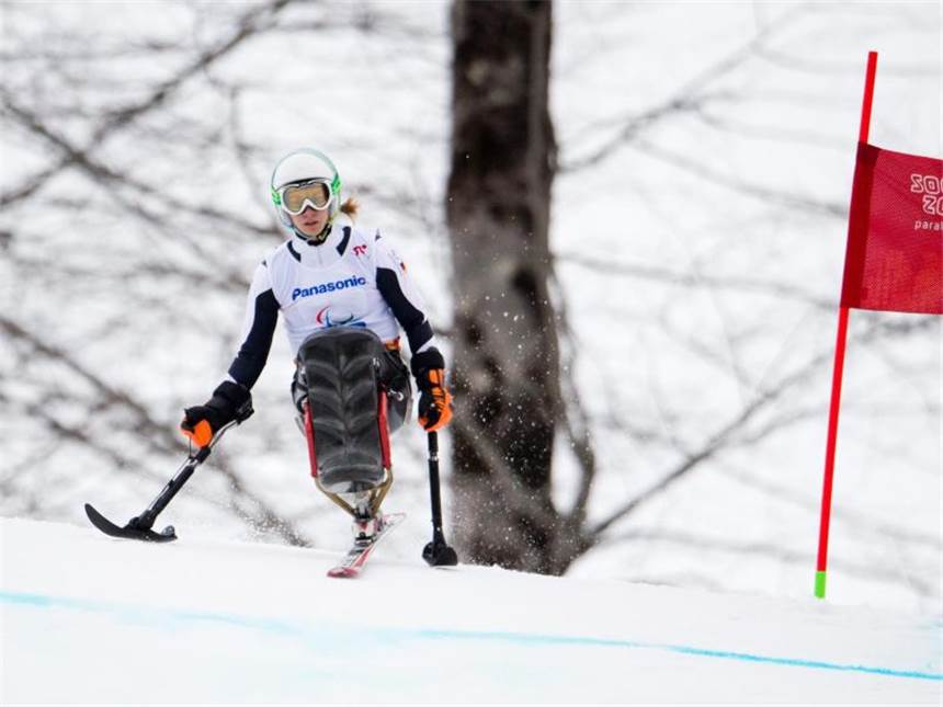 Schaffelhuber mit Gold - Silber für Sotschi-Alpine Anna Schaffelhuber kommt ungefährdet zu ihrer Medaille. Foto: Julian Stratenschulte