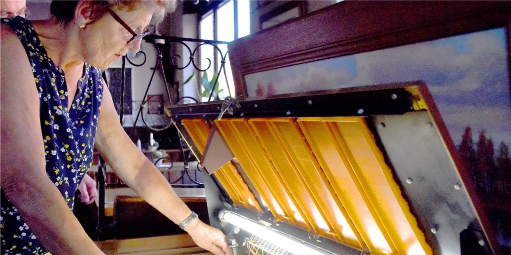 Über 40 Jahre alte Musikbox erwacht bei Bredeck-Bakker zu neuem Leben Anne Bredeck (68), in und um Alstätte bekannt als Bakkers Änne, hatte Ende der 1970er-Jahre mit entschieden, für das Gasthaus eine Musikbox anzuschaffen. "Um die 4000 Mark hat die damals gekostet", sagt sie heute.