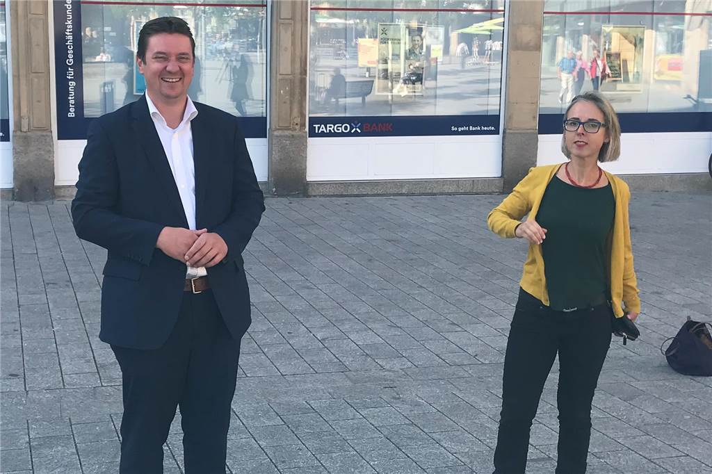 Aus Charity-Lauf wird Feierabendlauf: Es geht wieder rund um den Erin-Turm Anne Krüger (heute bei der Wewole im Vorstand) und Bürgermeister Rajko Kravanja werden sich beim 1. Castroper Feierabendlauf begegnen.