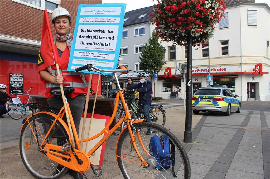 150 Radler rollten durch Dortmunder Westen zum globalen Klimastreik Anne Pfisterer glaubt daran, dass Stahlindustrie und Umweltschutz miteinander vereinbar sind.