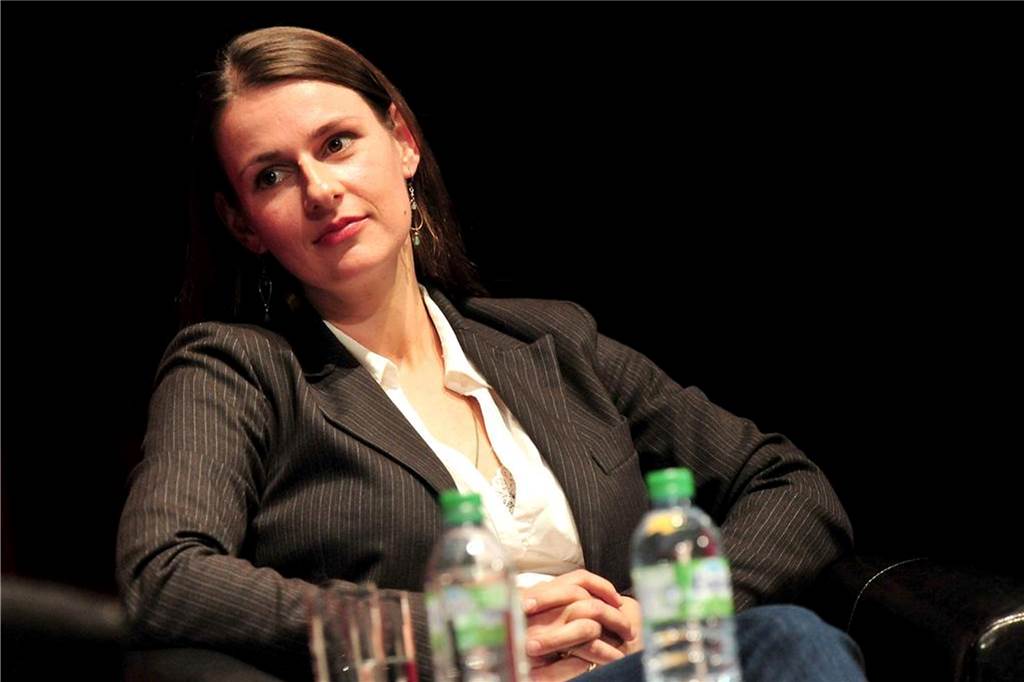Donna Leon: Kenne Brunetti genau, aber er bleibt ein Mann aus einem Buch Annett Renneberg bei der Lesung 2012 im Lüner Theater. Die Schauspielerin kommt auch wieder zu der Veranstaltung.