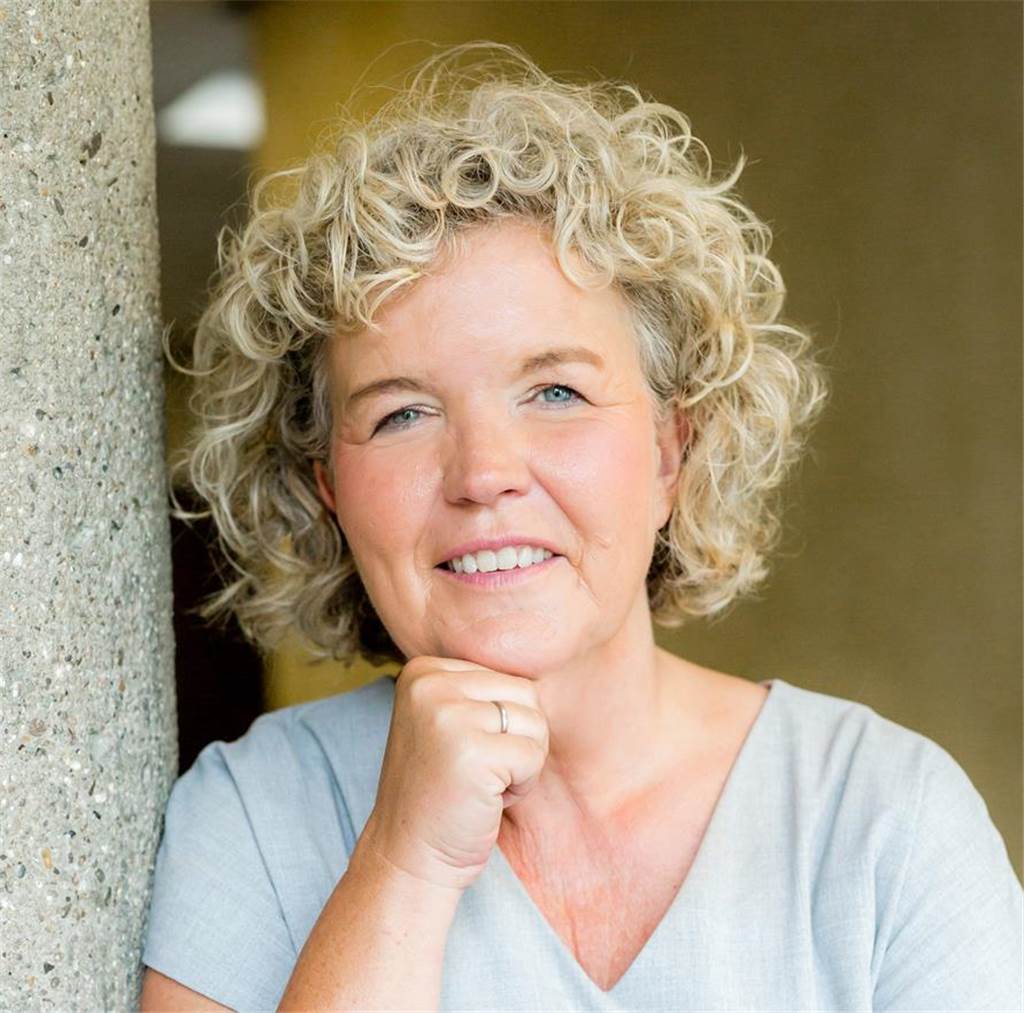 Viele Informationen für Senioren: Leben mit Demenz, Vorsorge und Tanz Annette Goebel leitet die Talkrunde unter dem Motto "Leben mit Demenz - wir reden drüber".
