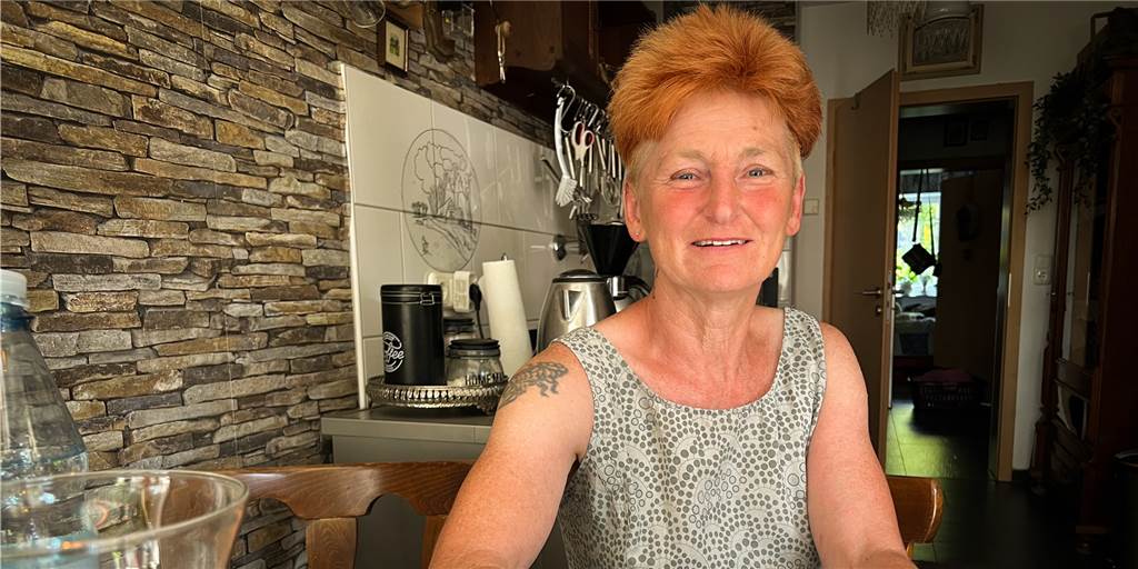 Stromkosten: Annette Hilfing (54) erwägt drastische Sparmaßnahmen Annette Hilfing lebt alleine in einer Wohnung in Barkenberg.