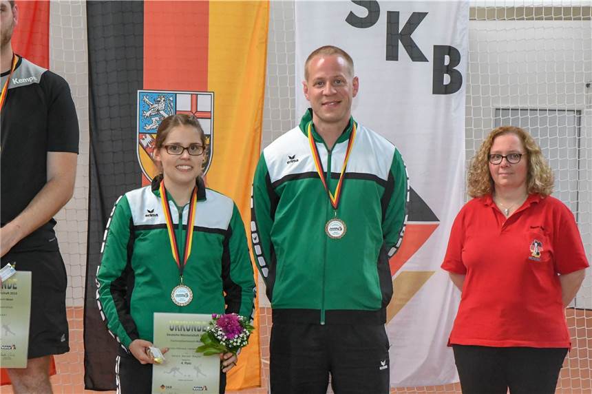 Annika Hilkmann wirft knapp an einer DM-Medaille vorbei Annika Hilkmann (l)