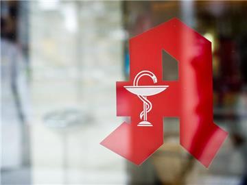 Ansässige Apotheker fühlen sich durch Online-Apotheken bedroht. Foto: Ole Spata/dpa